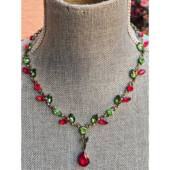 Vintage Red & Green Crystal Lariat Necklace, Bronze Tone, Christmas Necklace - Picture 10 of 10